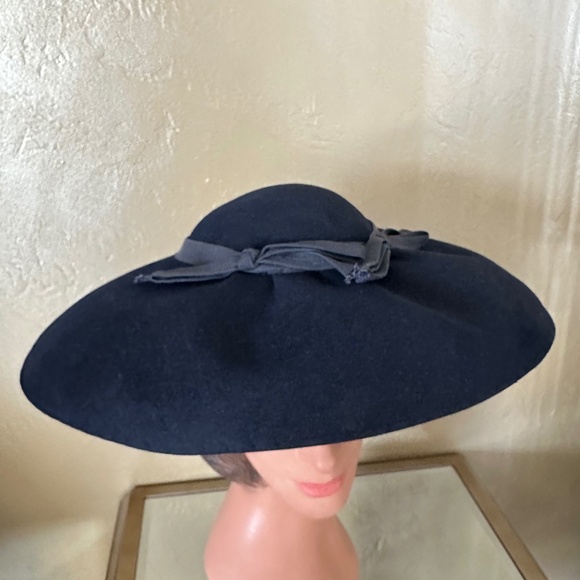 ELEGANT 1950\'s NAVY WIDE BRIM HAT WITH GROSGRAIN BOWS main image 6